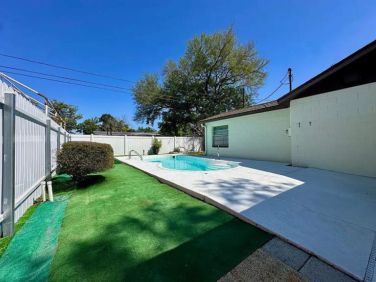 9099 108th Ave — Photo 23