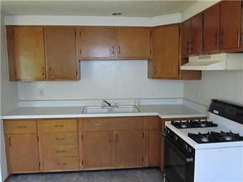 4th image of 9509 Ditman Way