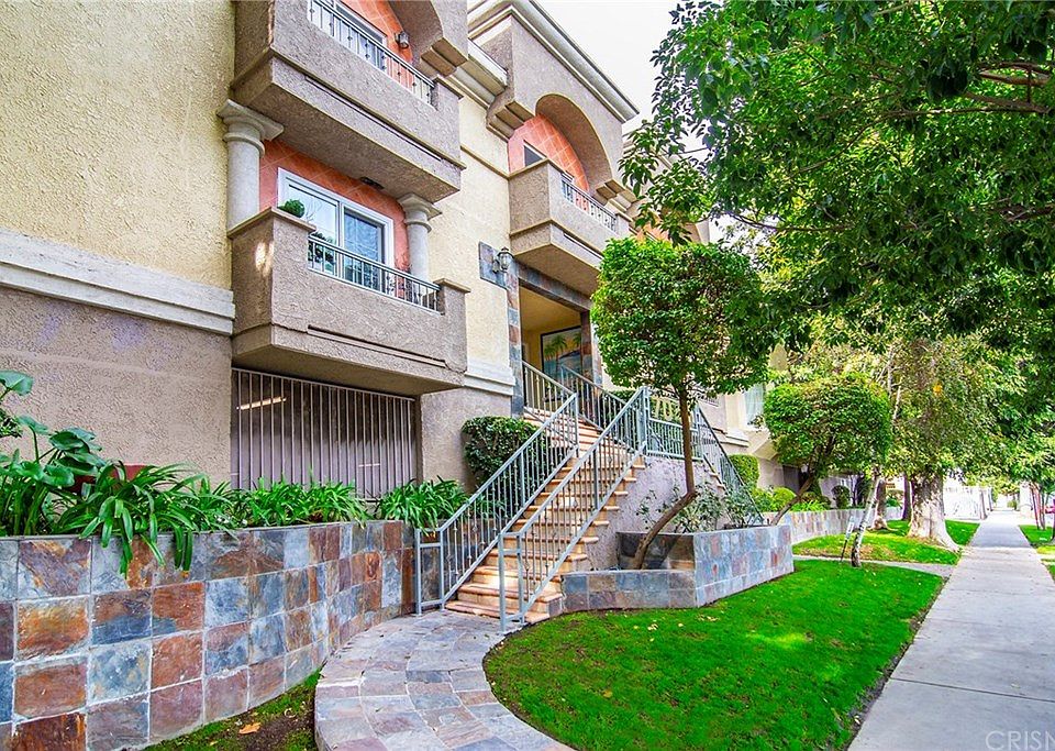 1st image of 7045 Woodley Ave Unit 210