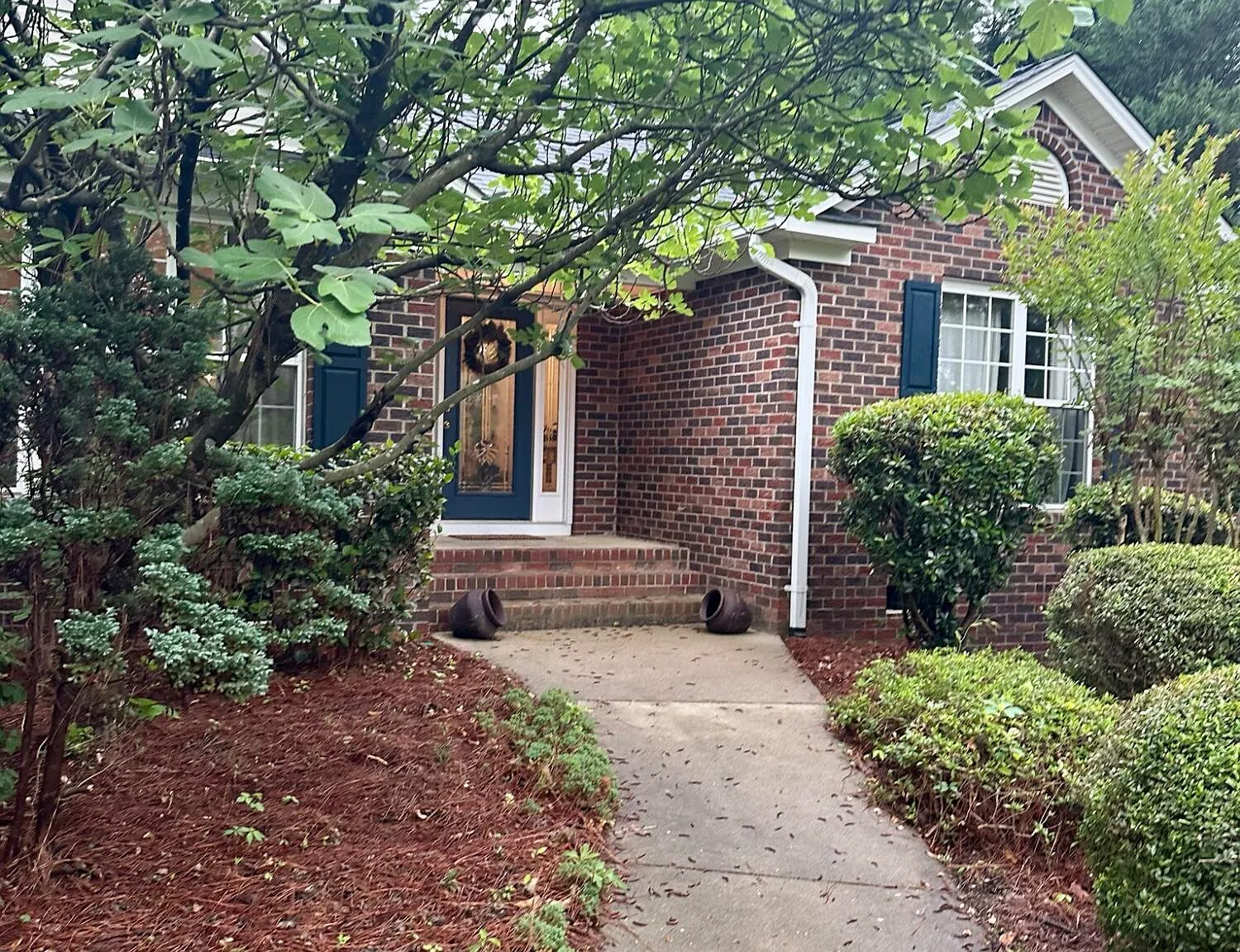 4 bed, 2.0 bath, 2410 sqft, $2,500 — Photo 2