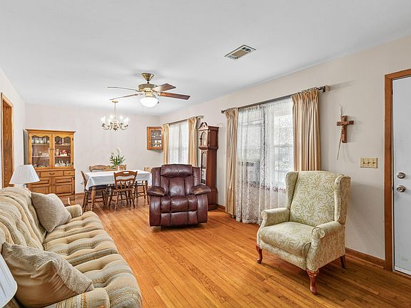 4th image of 4744 Holbird Dr