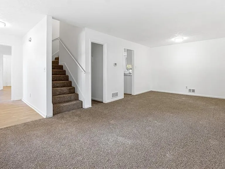 6917 Laurelwood Dr — Photo 5