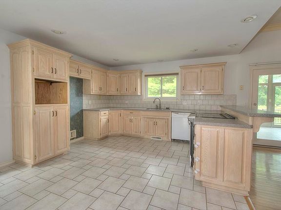 2nd image of 2525 N Meadowlake Drive