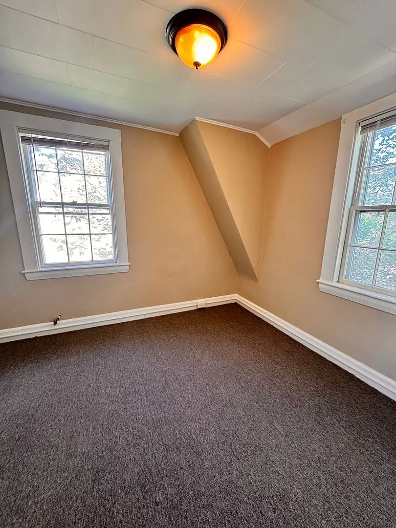 Exciting Opportunity In Atlantic Heights! | Renovated 2-Bedroom| Heat Included! — Photo 3