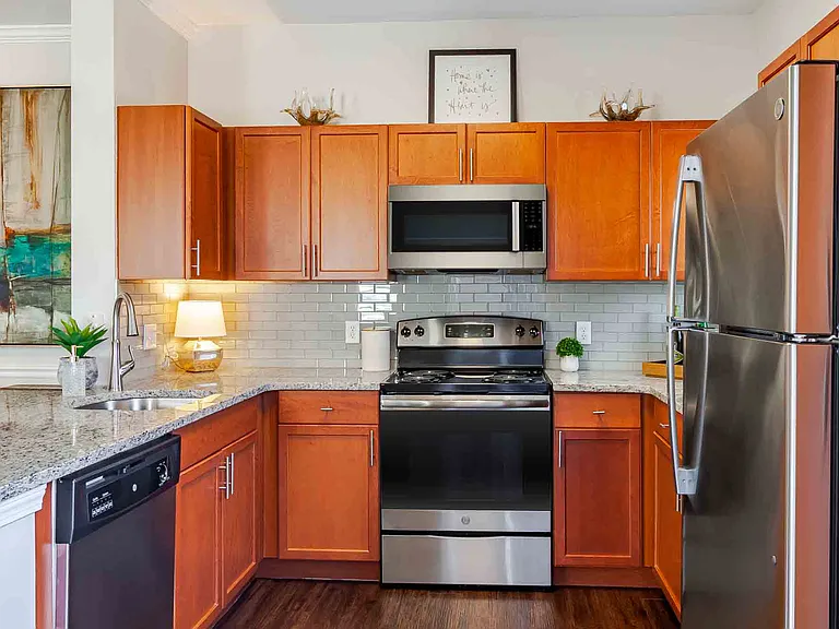 Edgewood Apartments — Photo 36