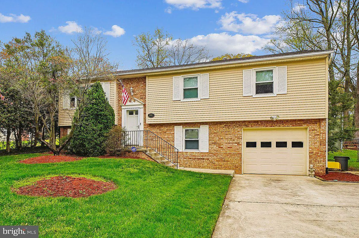 8606 Bluffwood Ln photo 1