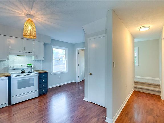 3rd image of 13 Fannin Ct