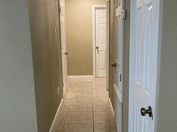 4th image of 928 W Krueger Ln
