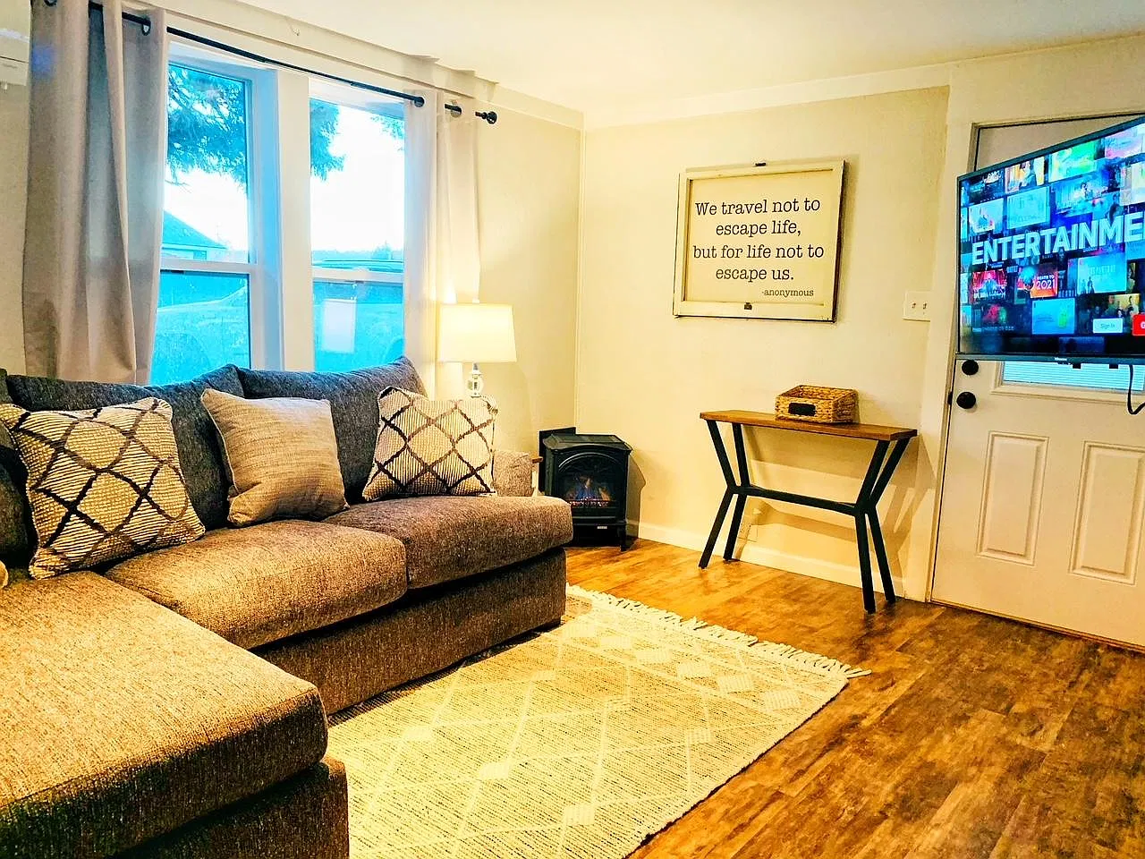 1 bed, 420 sqft, $1,600 — Photo 1