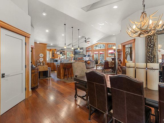 3rd image of 962 Modesto Ave