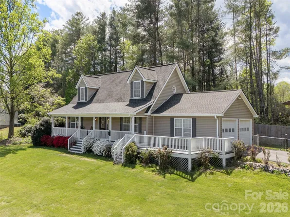 5 Pottery Terrace Trl, Flat Rock, NC 28731