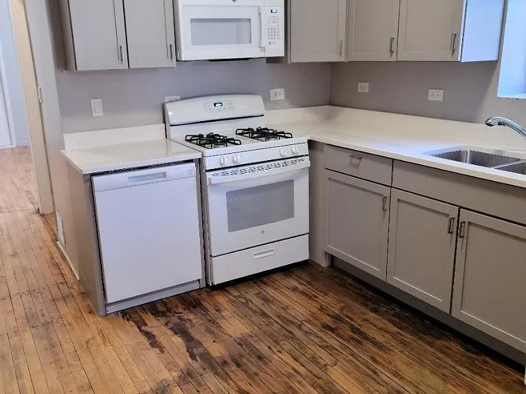 2954 W Belmont Ave #1R — Photo 1