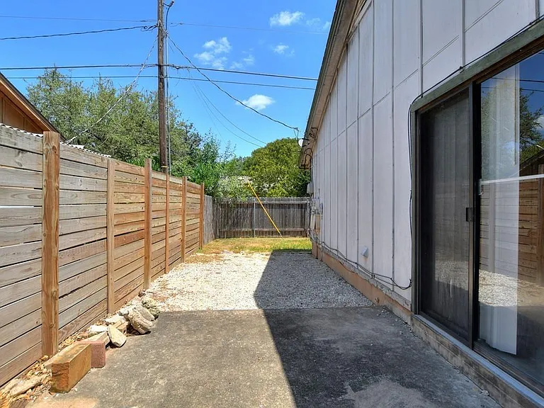 2408 Berkett Dr #B — Photo 14