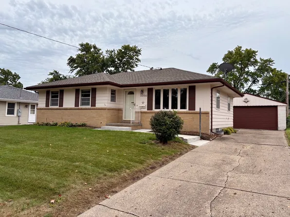 3300 Bel Aire Rd, Des Moines, IA 50310