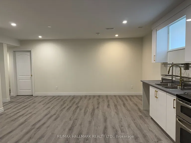 43 Oak Ave — Photo 11