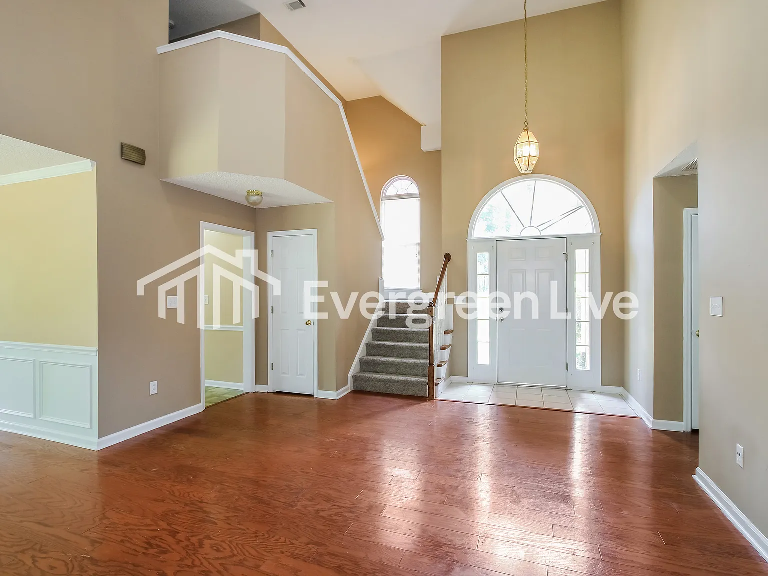 4 bed, 2.5 bath, 2250 sqft, $1,945 — Photo 4
