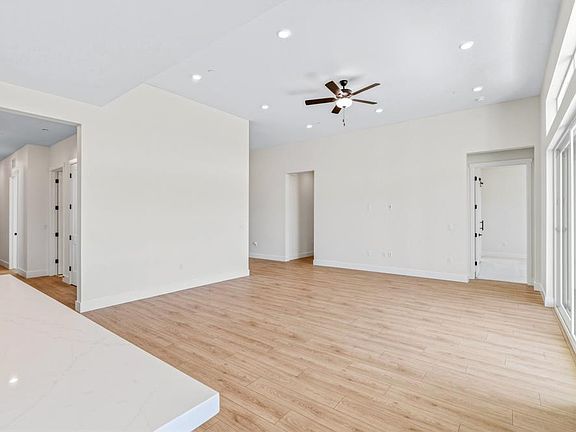 4th image of 14838 Grace Warren Way