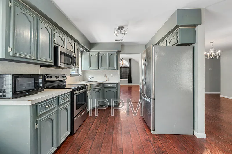 3 bed, 2.0 bath, 1621 sqft, $1,900 — Photo 4
