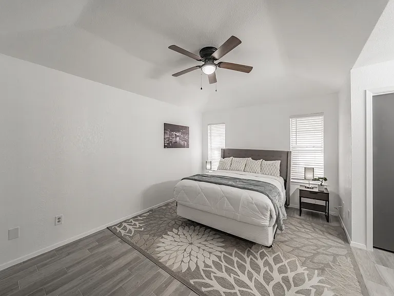 8901 Thompson Cir — Photo 36