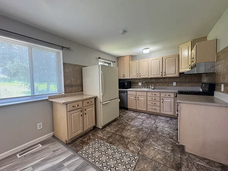 1816 Schulte Hill Dr — Photo 2
