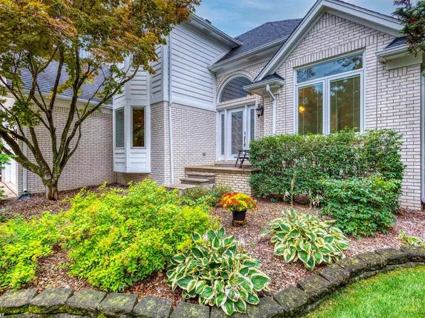 51205 Christine Ct, Utica, MI 48316