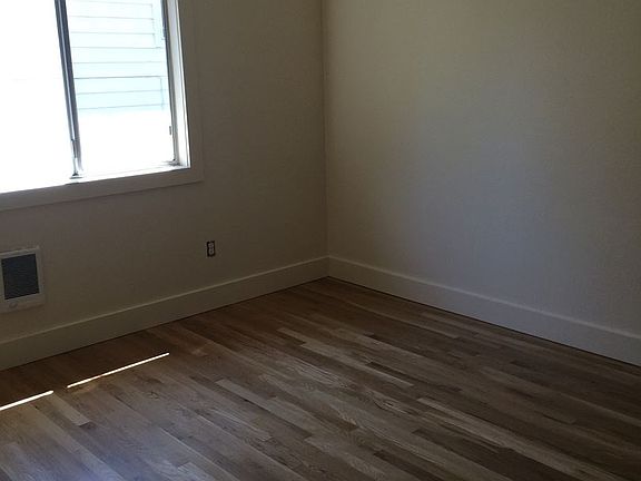 3rd image of 4077 SE Gladstone St