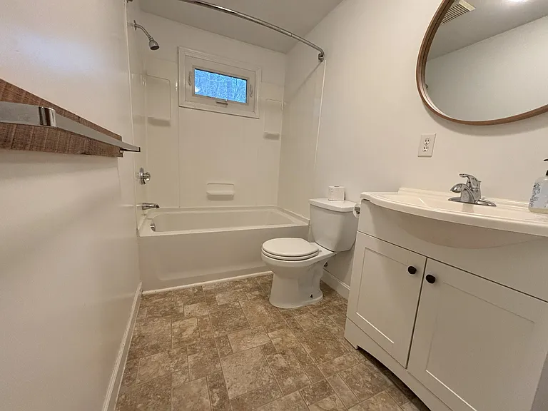 Full Bath (Similar Unit)
