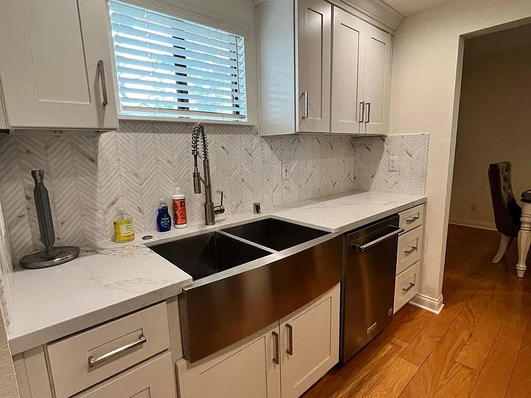 1910 Pelham Ave #4 — Photo 15