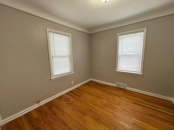 5th image of 304 W Evelyn Ave