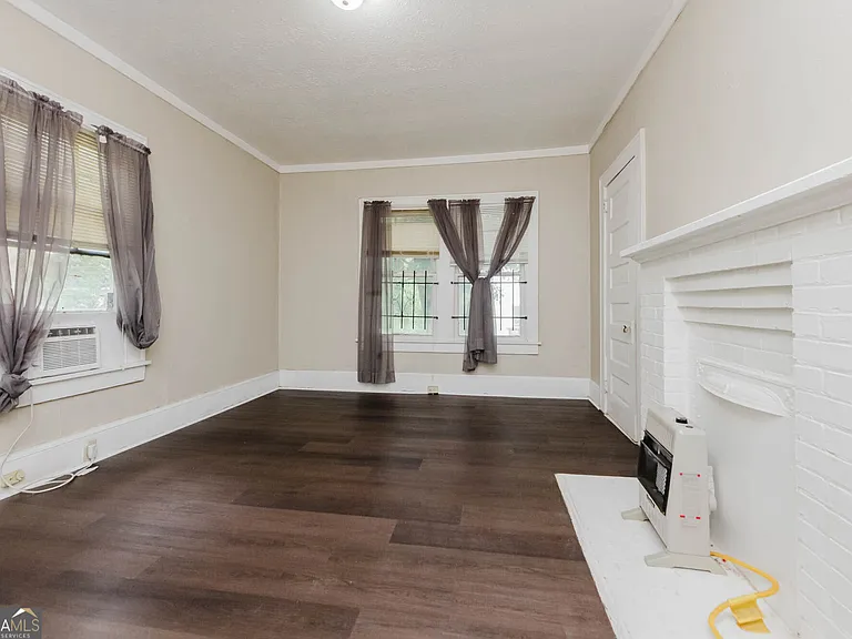 672 Bowden St — Photo 16
