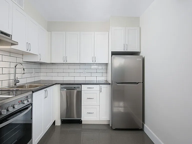 250 Lake St — Photo 3