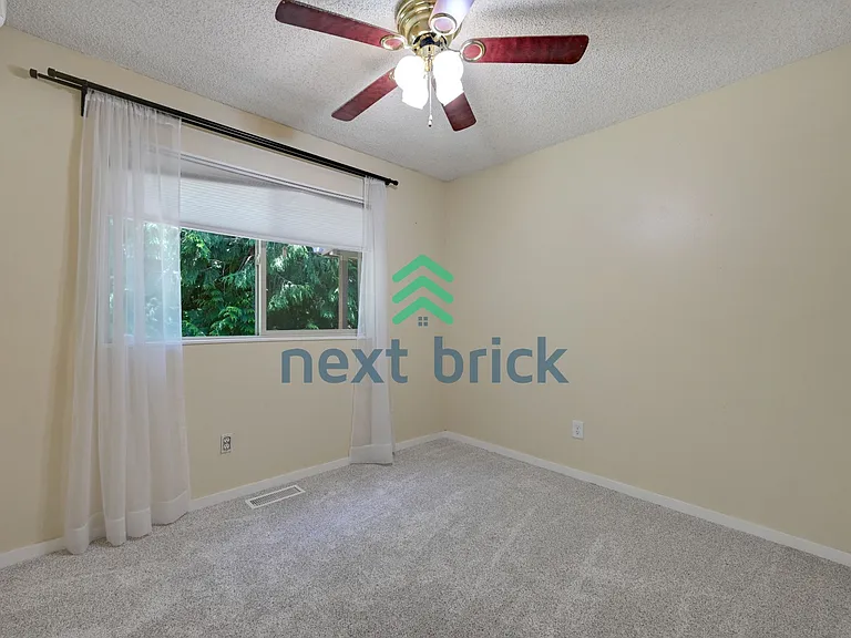 21638 SE 32nd Pl — Photo 15