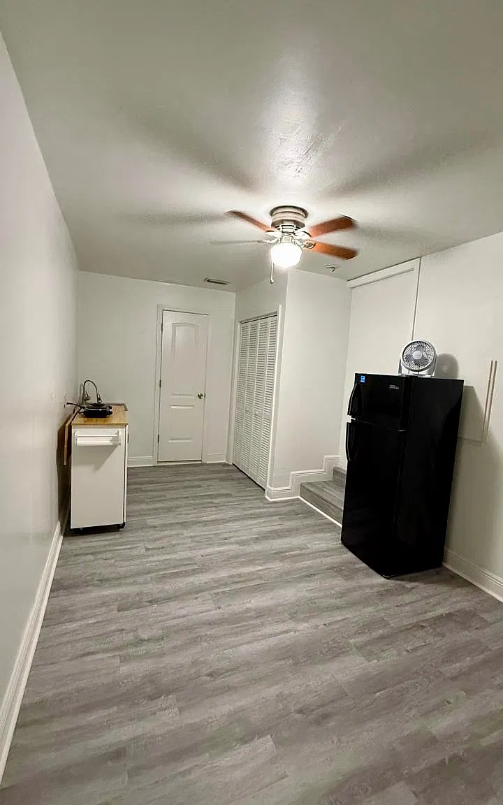 1 bed, 100 sqft, $1,000 — Photo 1