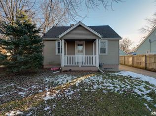 516 Roberts St, Creve Coeur, IL 61610