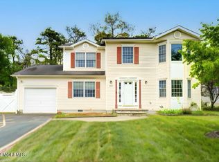 412 Gladstone St, Toms River, NJ