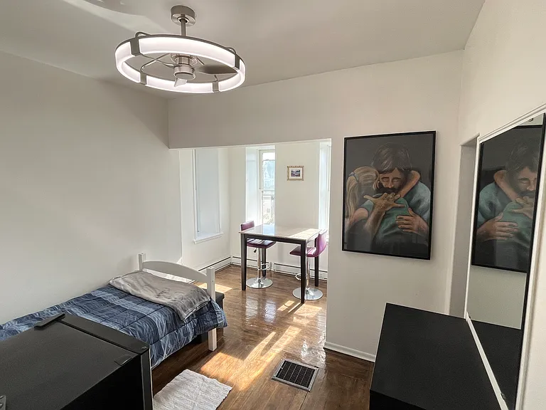 214 W Broadway St — Photo 14