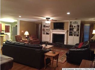 1230 Jewel Dr, Southaven, MS 38671