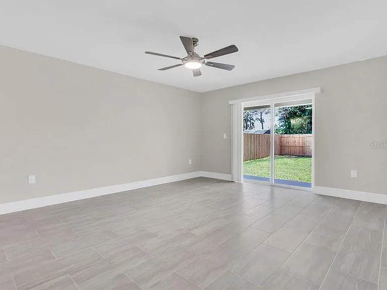 889 Dunbar St — Photo 8