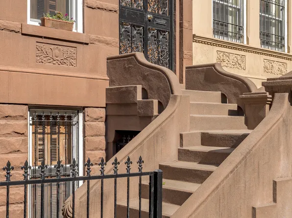207 Edgecombe Avenue image 2 of 38