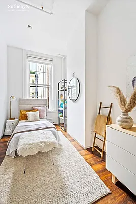 Sold by Sotheby's International Realty | media 14