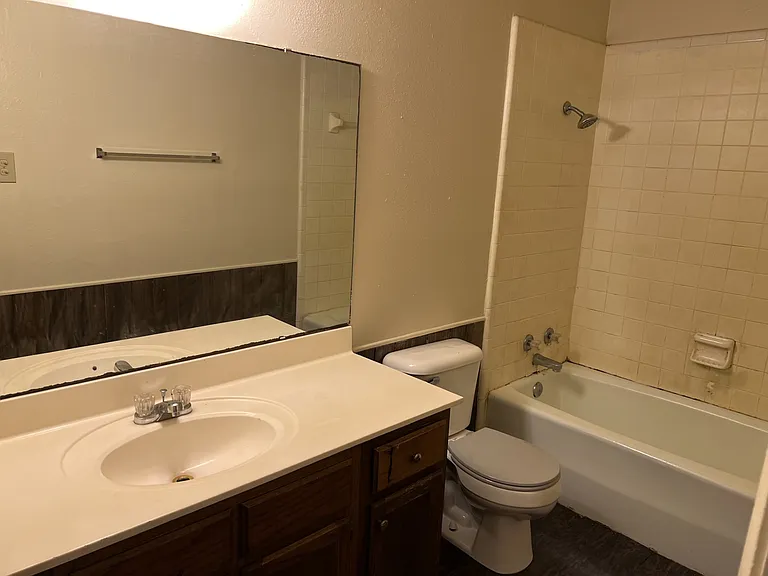 2712 John Ashley Dr — Photo 2