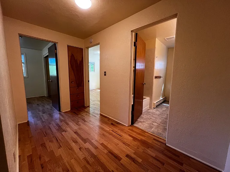 305 E 39th Ave — Photo 15