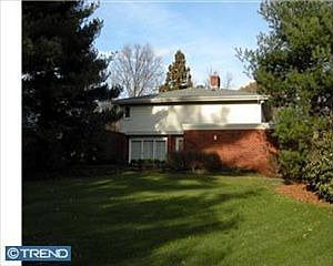 2nd image of 1753 Country Club Dr