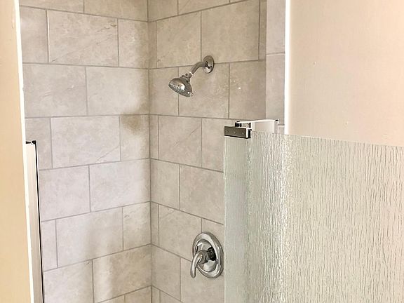 4th image of 64 Ellsworth Ave #3