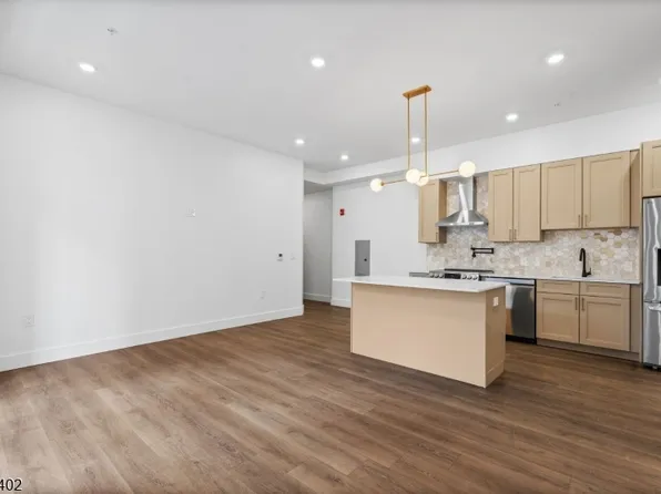 21 Lincoln Park BLDG 21 #203, Newark City, NJ 07102