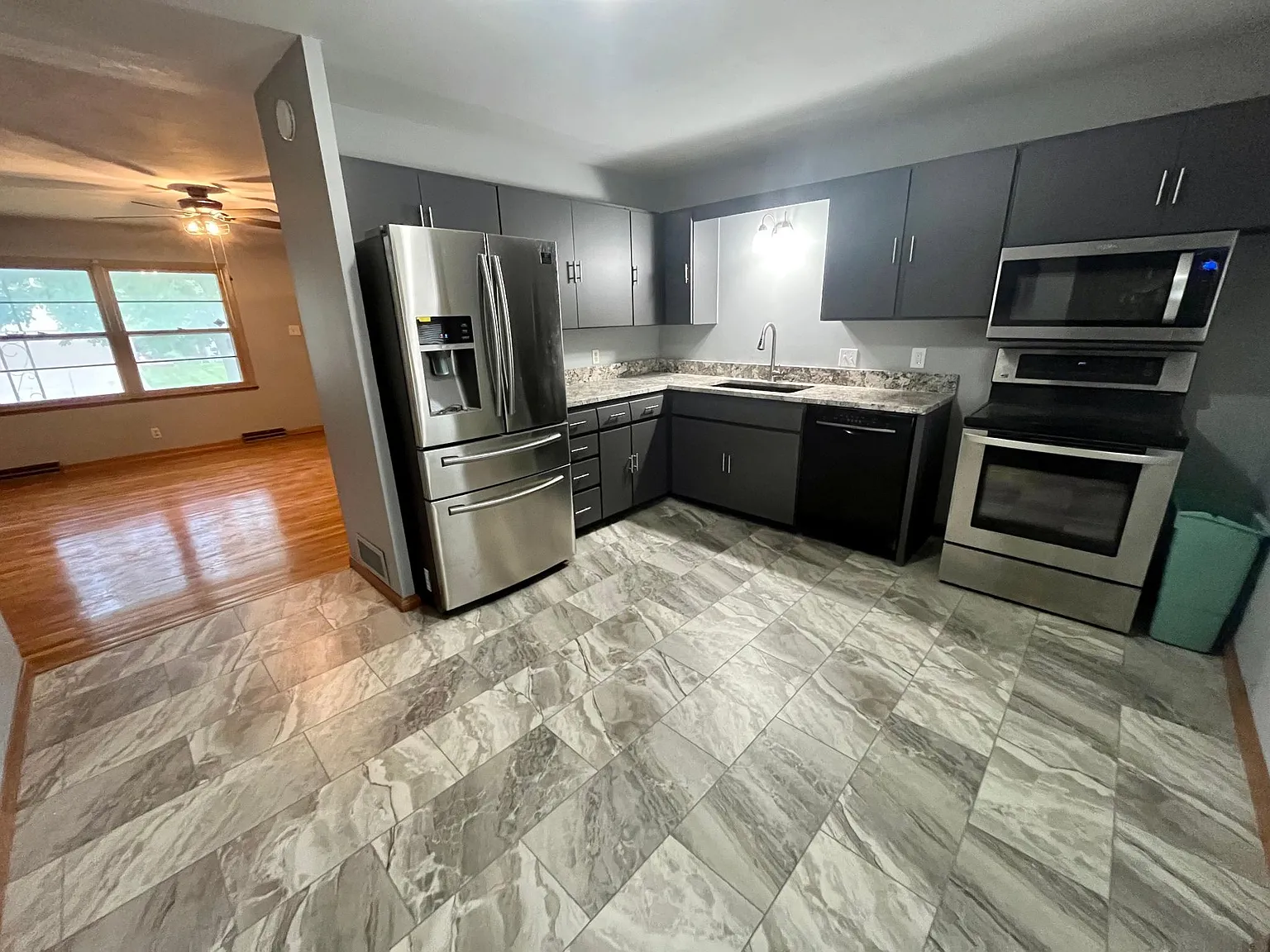 1925 SW Crest Dr — Photo 2