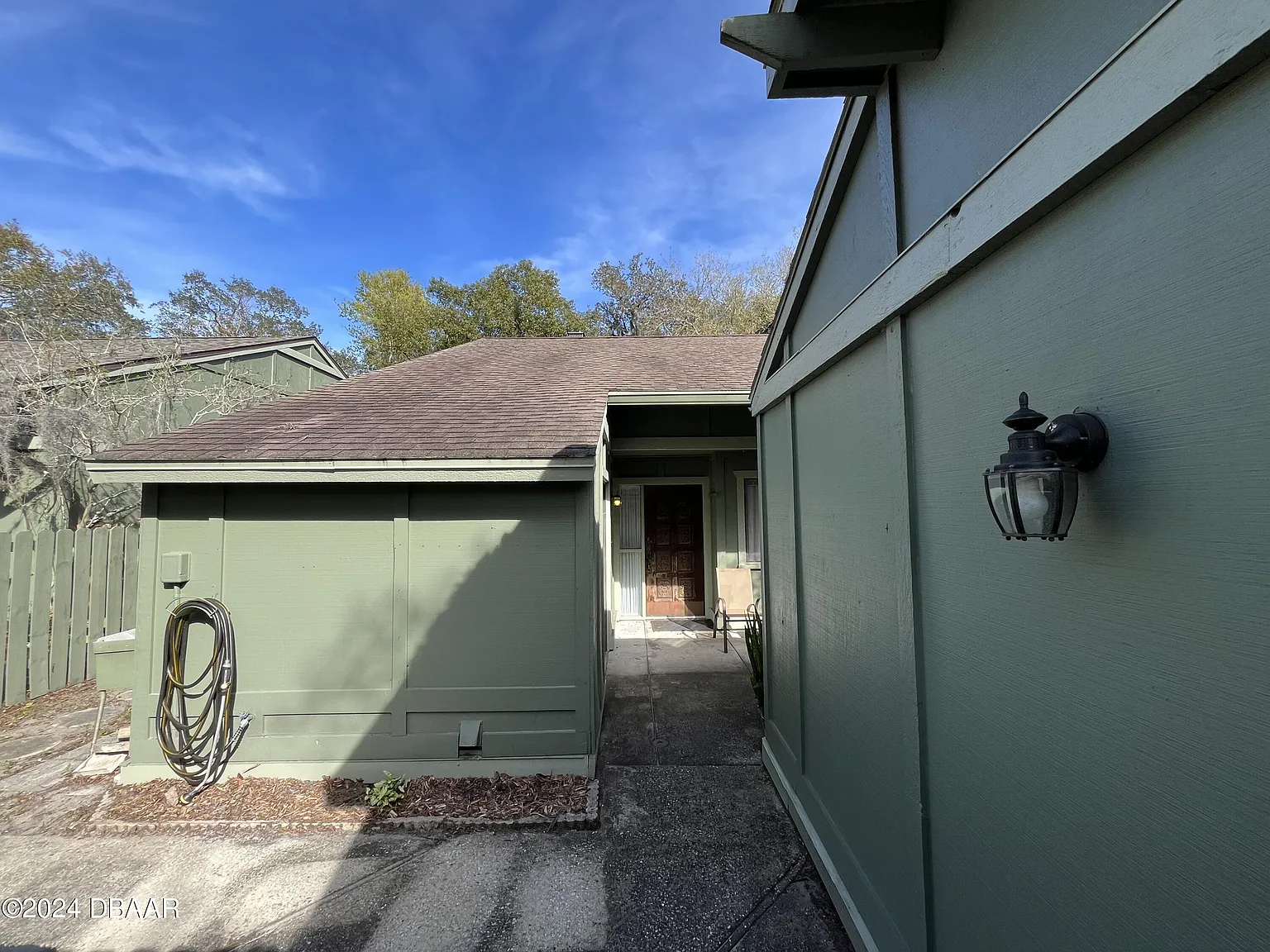 3 bed, 2.0 bath, 1555 sqft, $2,000 — Photo 2