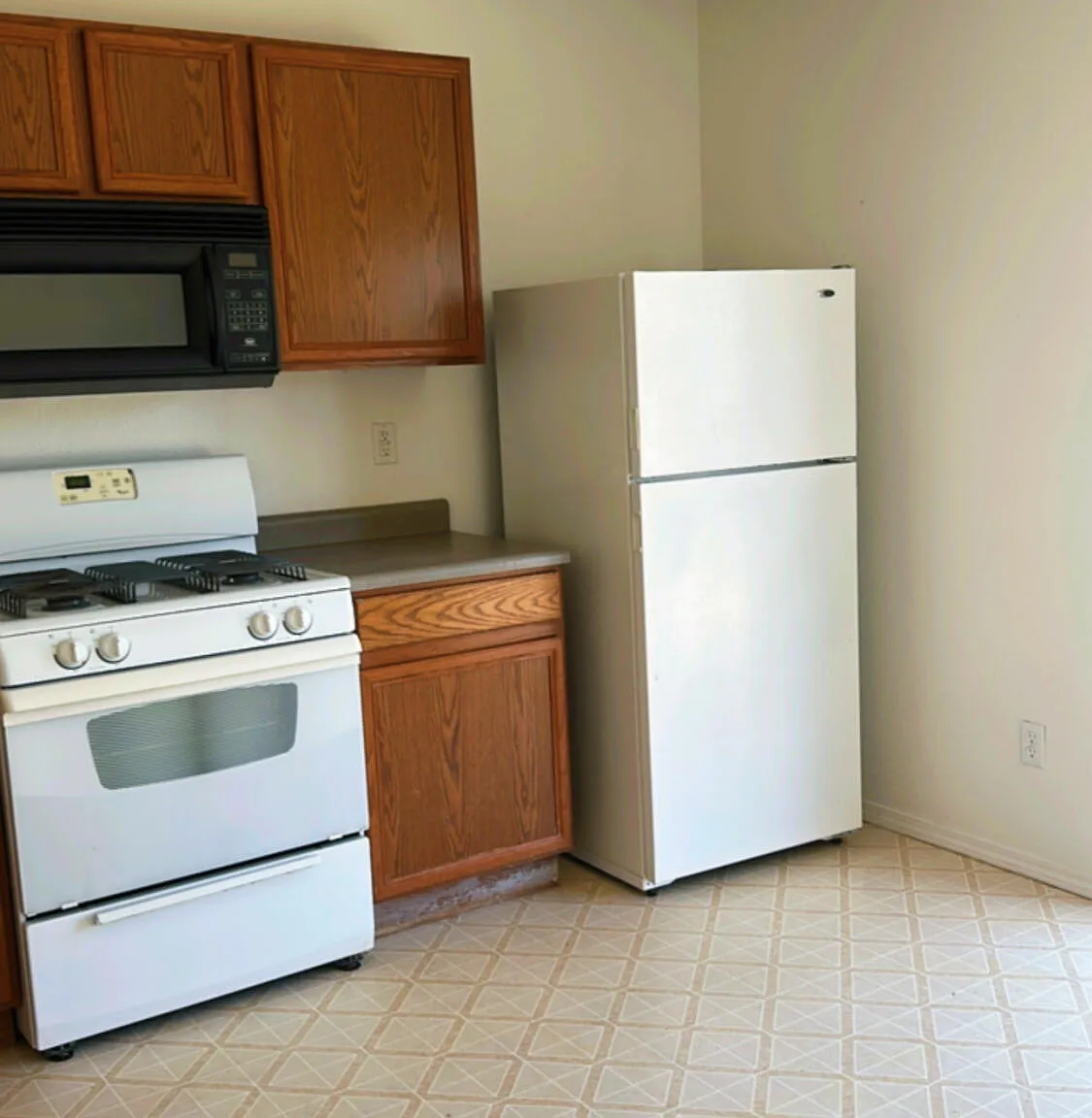 3 bed, 2.0 bath, 1150 sqft, $1,800 — Photo 4