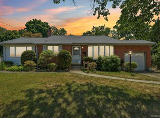 24 Oakley Drive, Huntington Station, NY 11746