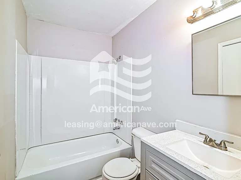 7487_010_main_bathroom_10.jpg